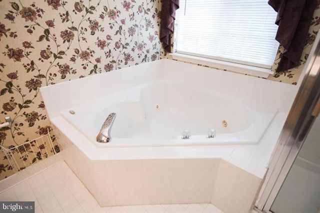 8359 REGAL OAK CT, Springfield, VA 22152
