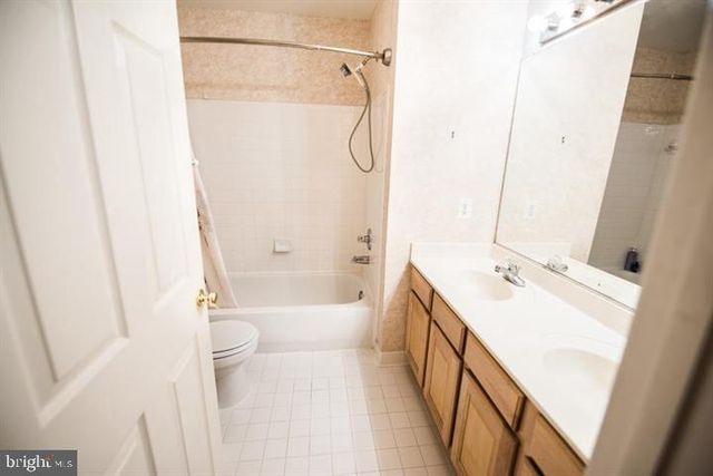 8359 REGAL OAK CT, Springfield, VA 22152