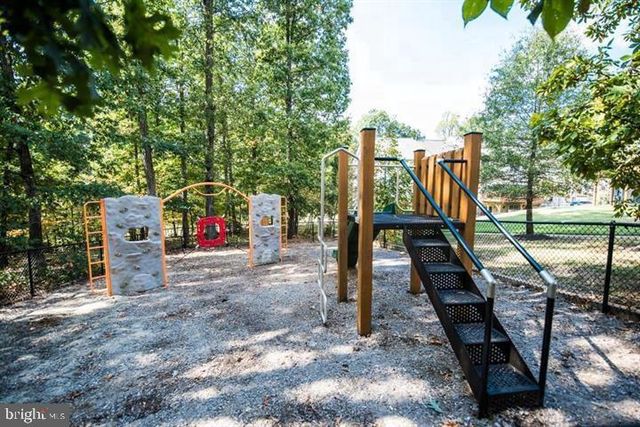 8359 REGAL OAK CT, Springfield, VA 22152