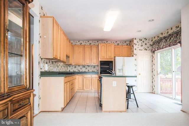 8359 REGAL OAK CT, Springfield, VA 22152