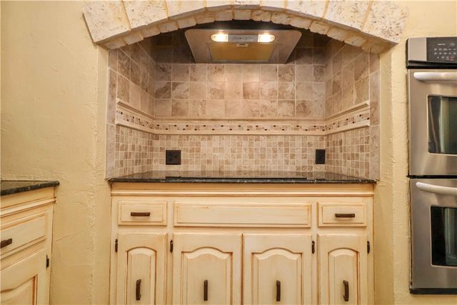 2514 W Orleans Drive, Rogers, AR 72758