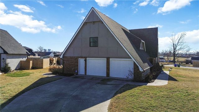 2514 W Orleans Drive, Rogers, AR 72758