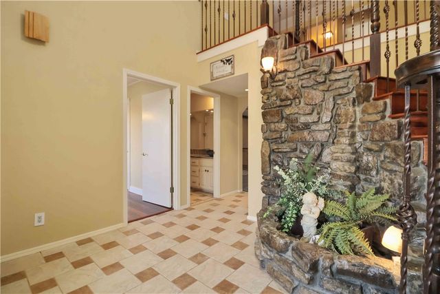 2514 W Orleans Drive, Rogers, AR 72758