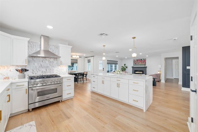 6503 Kury Lane, Houston, TX 77008