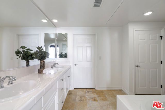 5935 Playa Vista Drive 410, Los Angeles, CA 90094