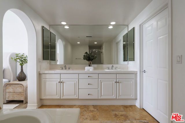 5935 Playa Vista Drive 410, Los Angeles, CA 90094