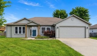 2104 Cherokee Drive, Greenwood, MO 64034
