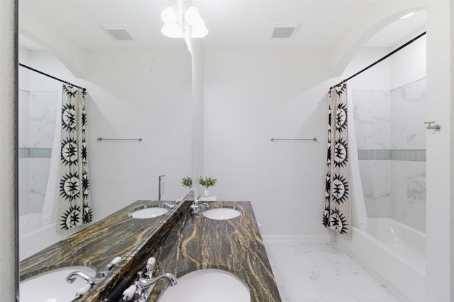 612 W 8th Street, Dallas, TX 75208