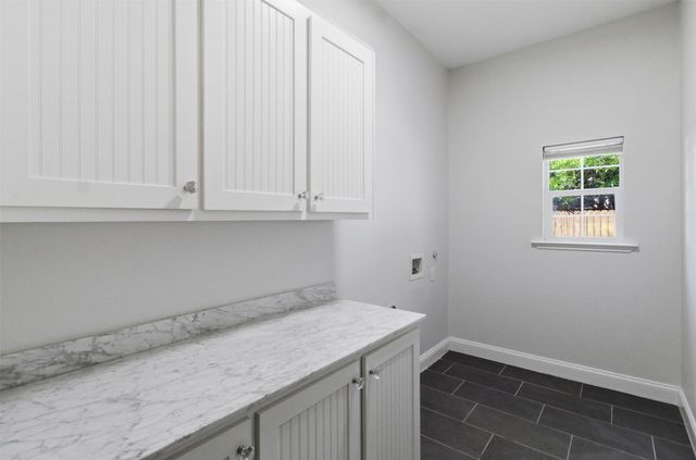 612 W 8th Street, Dallas, TX 75208