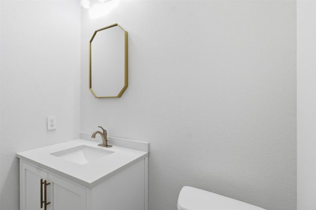 612 W 8th Street, Dallas, TX 75208
