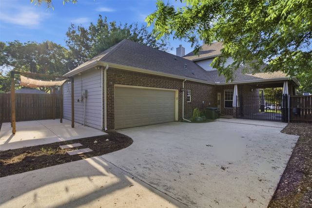 612 W 8th Street, Dallas, TX 75208