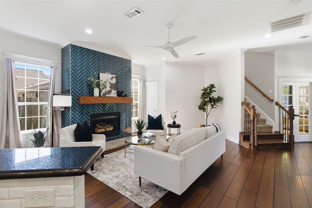 612 W 8th Street, Dallas, TX 75208