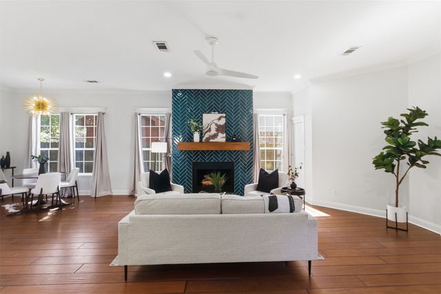 612 W 8th Street, Dallas, TX 75208