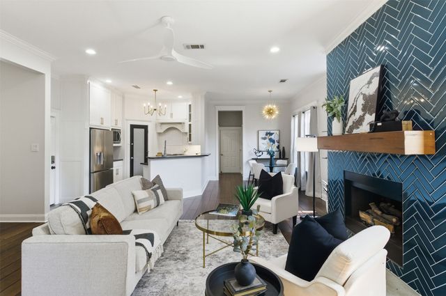 612 W 8th Street, Dallas, TX 75208