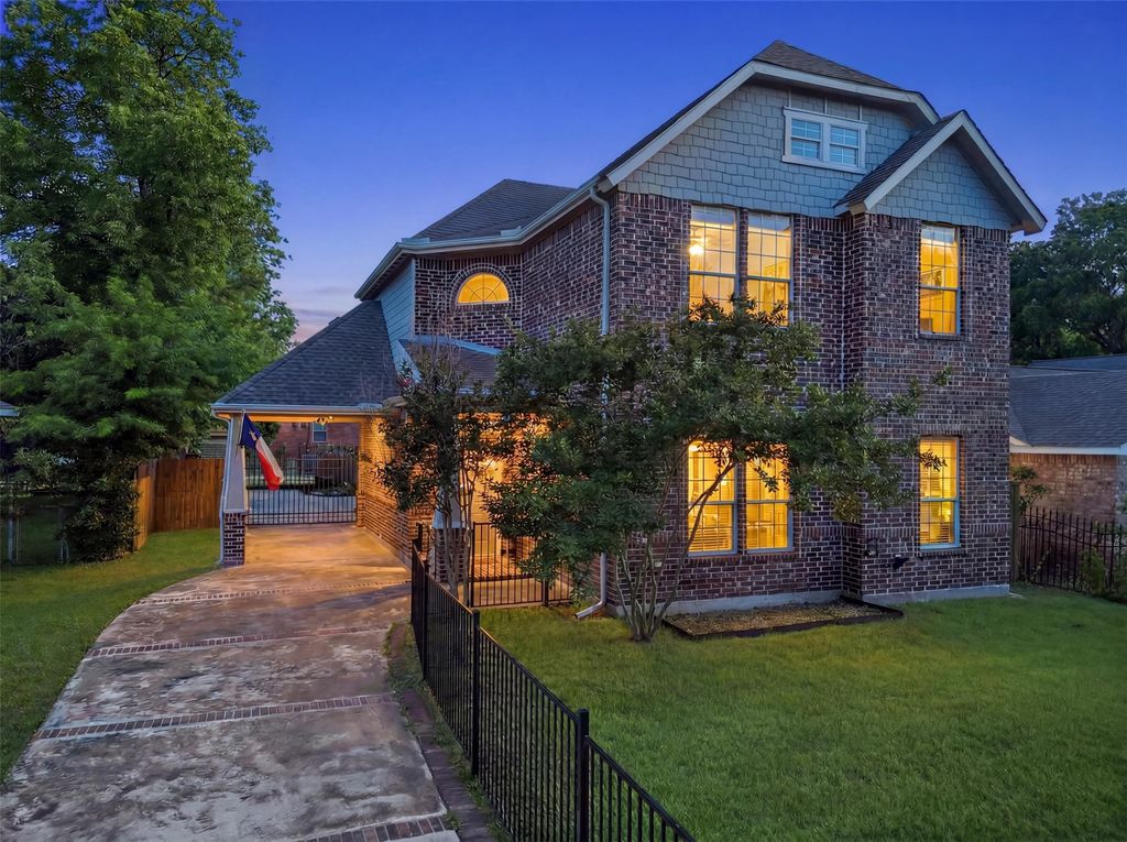 612 W 8th Street, Dallas, TX 75208