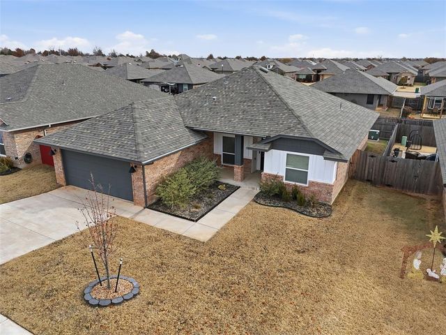 1108 Blackjack Creek Drive, Yukon, OK 73099
