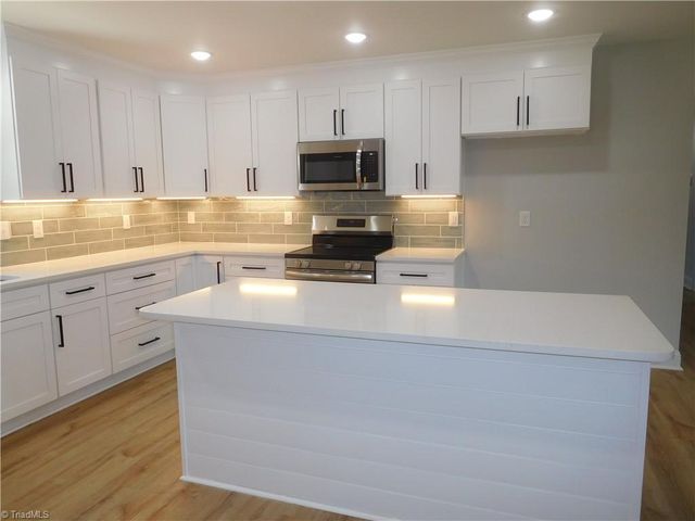 531 Old Hollow Road, Winston-salem, NC 27105