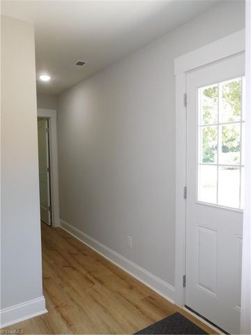 531 Old Hollow Road, Winston-salem, NC 27105