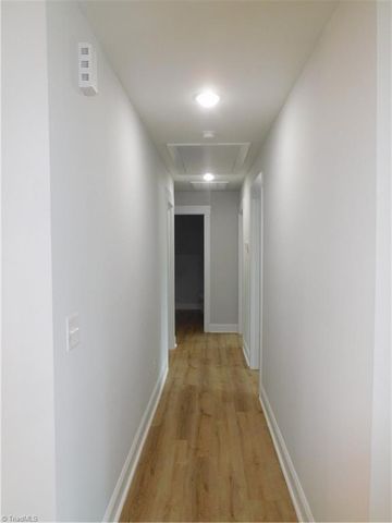 531 Old Hollow Road, Winston-salem, NC 27105