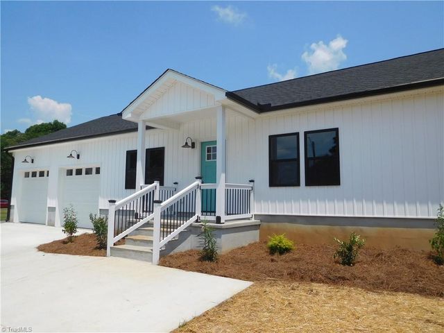 531 Old Hollow Road, Winston-salem, NC 27105