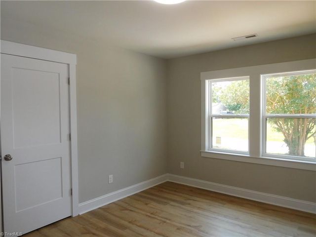 531 Old Hollow Road, Winston-salem, NC 27105