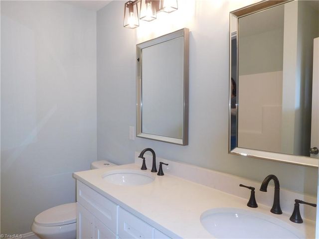 531 Old Hollow Road, Winston-salem, NC 27105