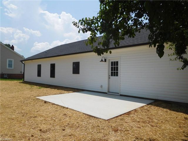 531 Old Hollow Road, Winston-salem, NC 27105