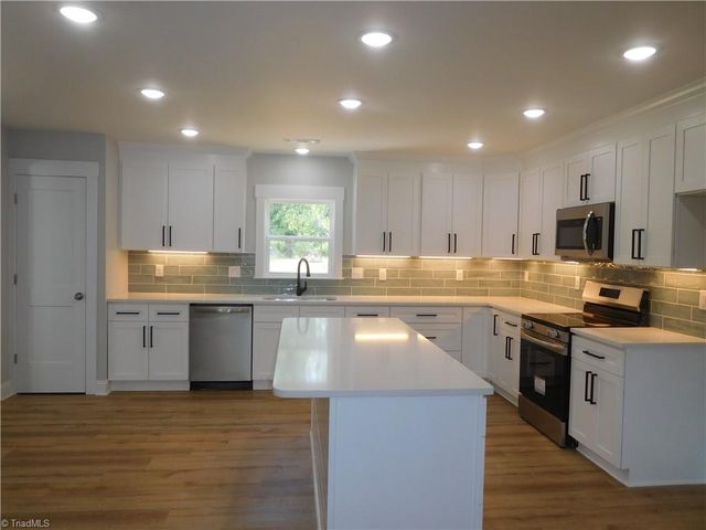 531 Old Hollow Road, Winston-salem, NC 27105