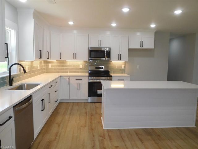 531 Old Hollow Road, Winston-salem, NC 27105