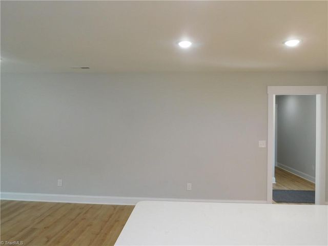531 Old Hollow Road, Winston-salem, NC 27105