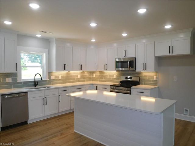 531 Old Hollow Road, Winston-salem, NC 27105