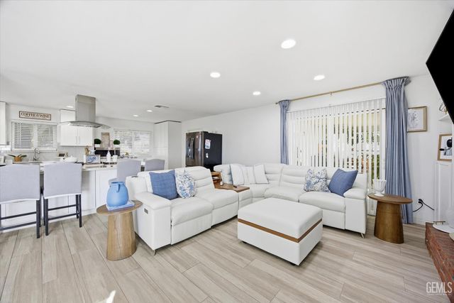 12420 Paddock Place, Bakersfield, CA 93312