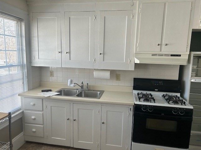 320 Varnum Avenue 2nd FL, Lowell, MA 01854