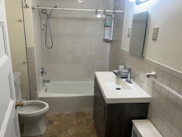 320 Varnum Avenue 2nd FL, Lowell, MA 01854