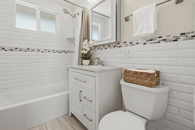 3265 Geddes Dr, San Diego, CA 92117