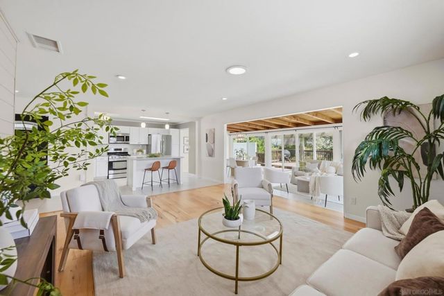 3265 Geddes Dr, San Diego, CA 92117
