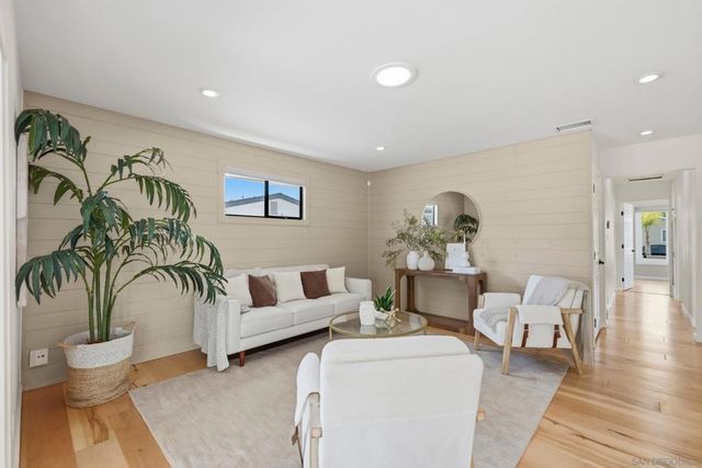 3265 Geddes Dr, San Diego, CA 92117