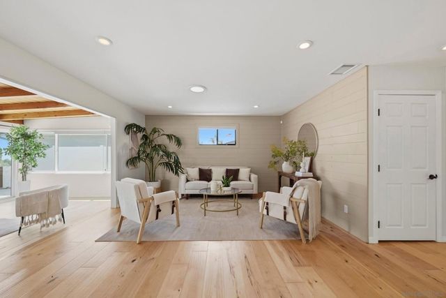 3265 Geddes Dr, San Diego, CA 92117