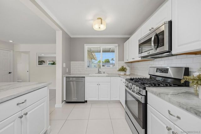 3265 Geddes Dr, San Diego, CA 92117