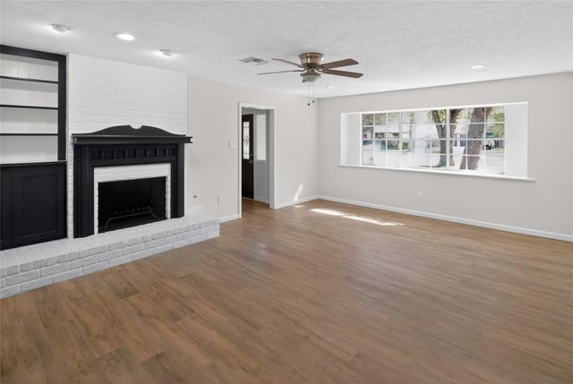 133 Cherry Tree Lane, Friendswood, TX 77546