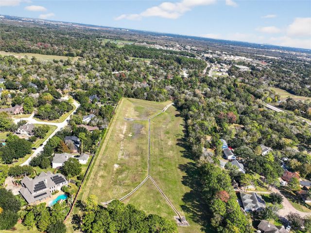 133 Cherry Tree Lane, Friendswood, TX 77546