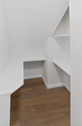 133 Cherry Tree Lane, Friendswood, TX 77546