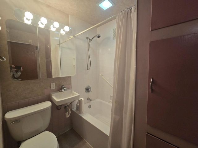 7749 W Rogers STREET, West Allis, WI 53219