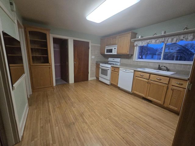 7749 W Rogers STREET, West Allis, WI 53219