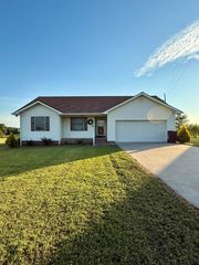 725 Billy Goat Hill Rd, Hopkinsville, KY 42240