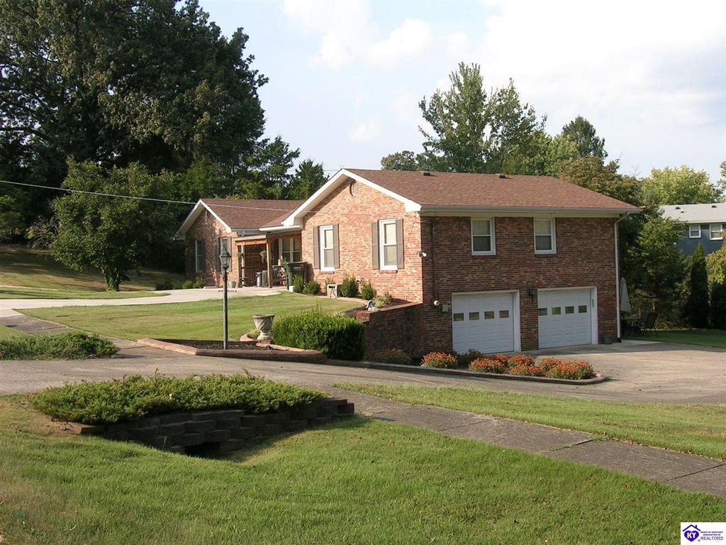 734 Cherrywood Drive, Radcliff, KY 40160