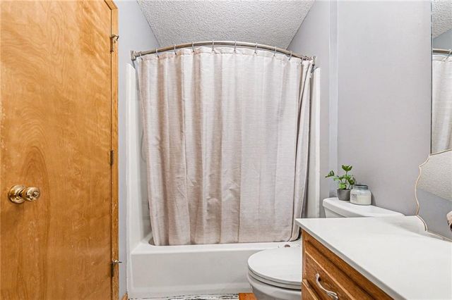 21605 W 50th Terrace, Shawnee, KS 66226