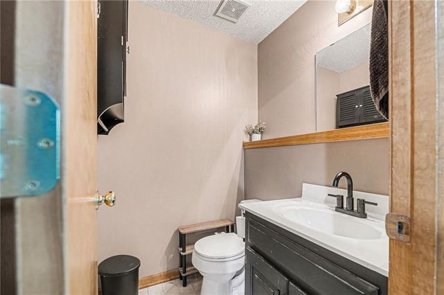 21605 W 50th Terrace, Shawnee, KS 66226