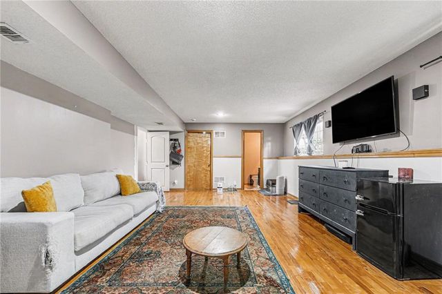 21605 W 50th Terrace, Shawnee, KS 66226