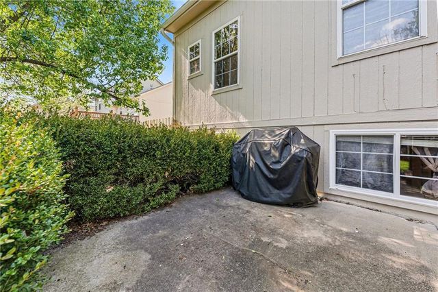 21605 W 50th Terrace, Shawnee, KS 66226